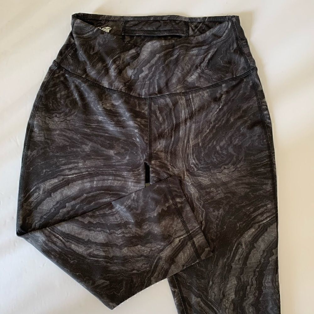 Avia Active Marble print mid rise crop leggings